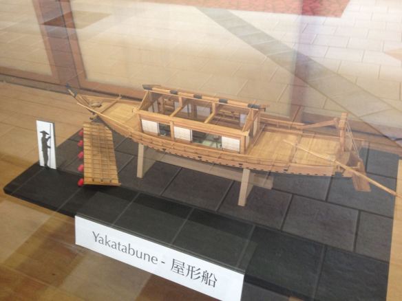 This time, I took part of the roof off of the Yakatabune, so people can see the interior better.